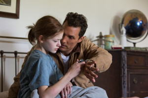 Left to right: Mackenzie Foy and Matthew McConaughey in INTERSTELLAR, from Paramount Pictures and Warner Brothers Pictures, in association with Legendary Pictures.