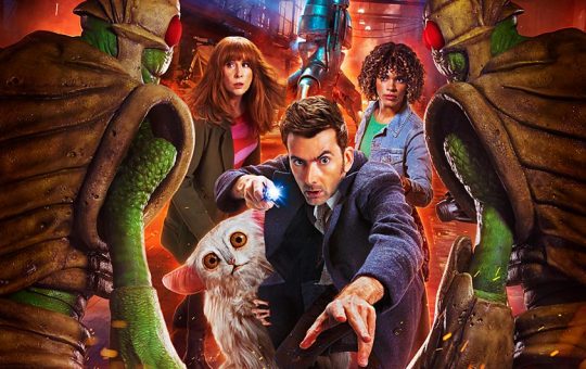 The Fourteenth Doctor, Donna Noble, Rose Noble and Beep the Meep are pictured. They're approached by two armoured green alien foes.