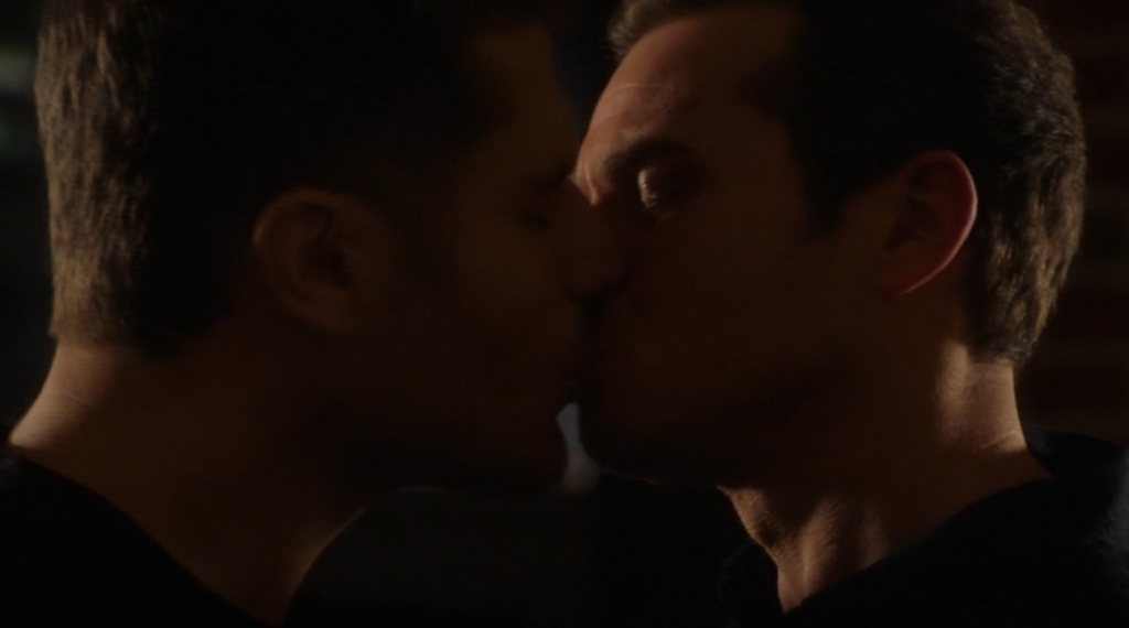 911 Season 7 episode 4 Buck kisses Tommy queer