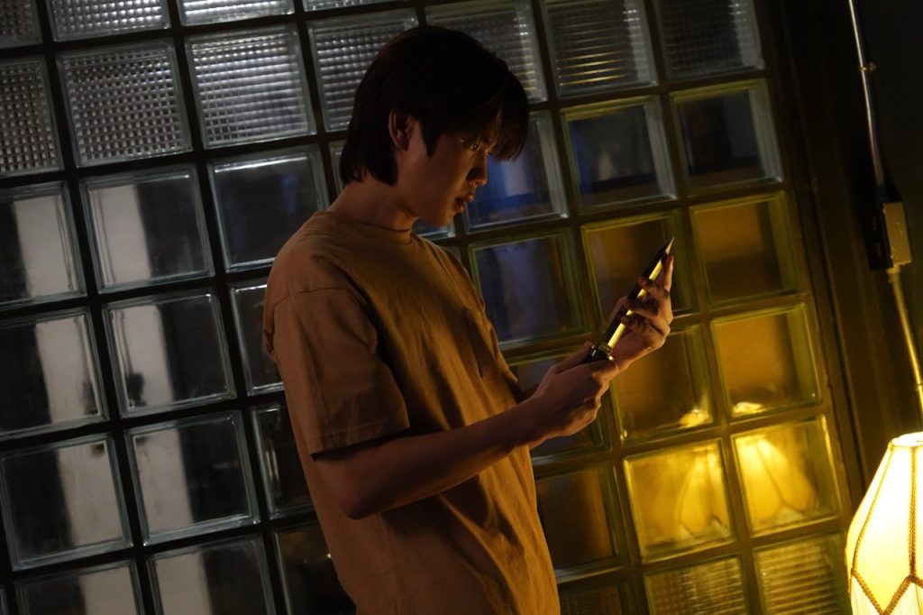 Punn holds a knife in his hands as he contemplates killing Ramil.